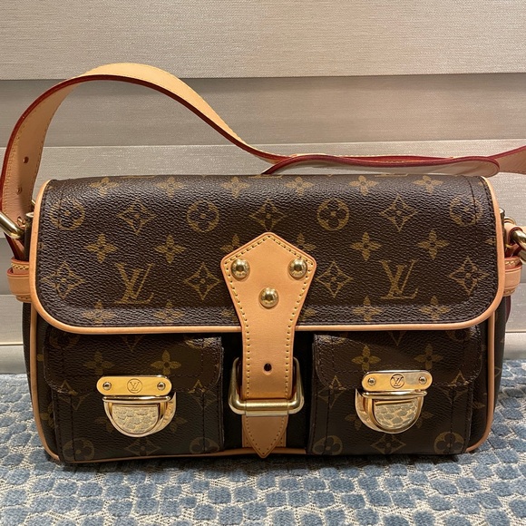Louis Vuitton Monogram Canvas Hudson PM - Picture 1 of 8